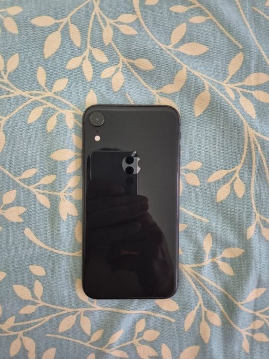 IPhone  xr black 64g