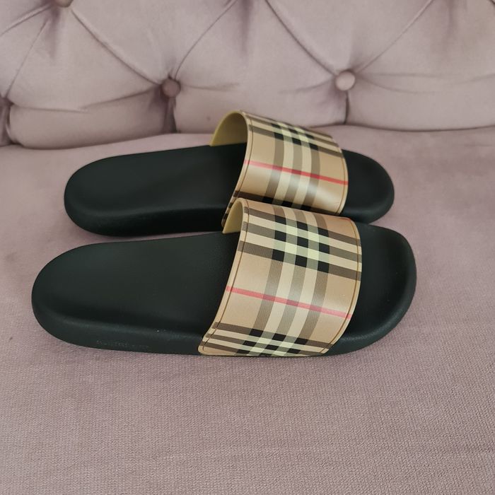 Papuci burberry originali
