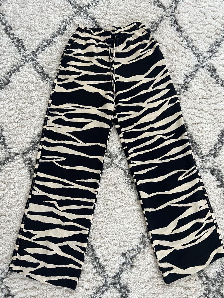 Pantaloni H&M animal print 34\XS