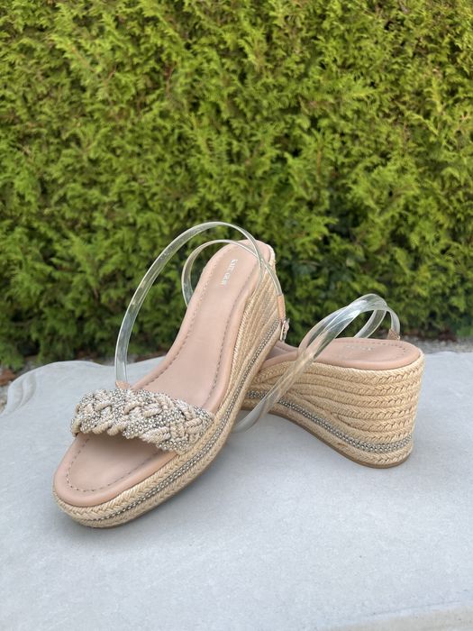 Сандали с платформа