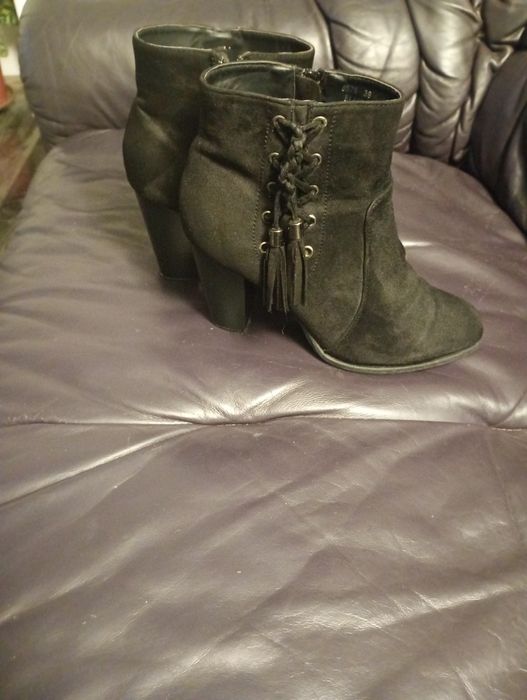 Ghete piele naturala întoarsă, mărimea 39 culoare negru