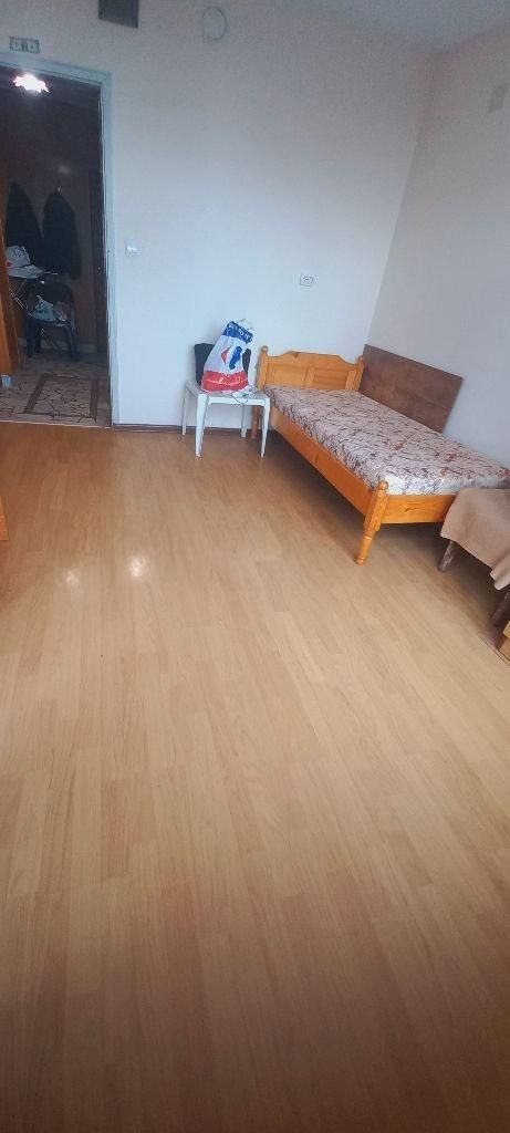 Дава се под наем Тристаен апартамент в Бургас, Център - 74 кв.м за 357 € - Снимка #2