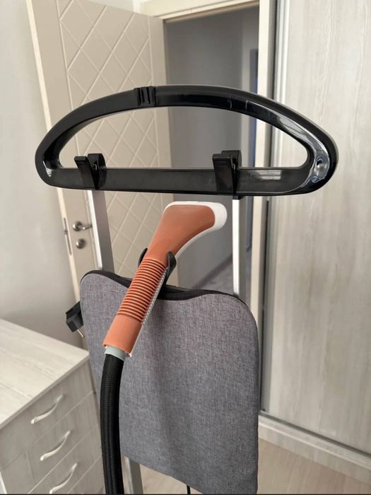 Продается паровой утюг б/у, почти новый, пользовались месяц