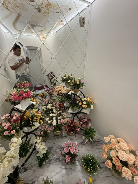 Gular bor turli xildagi suniy gular