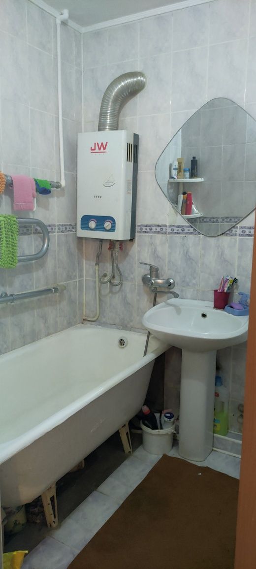 3 ком 4 эт.,НЕ УГЛОВАЯ, кирпич,ЦЕНТР