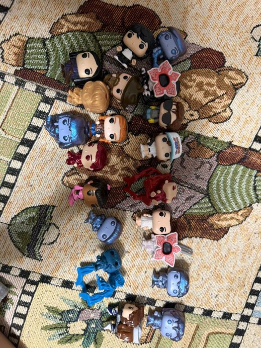 Фигурки очень странные дела