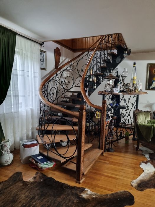 Casa de vanzare /zona Gura vaii