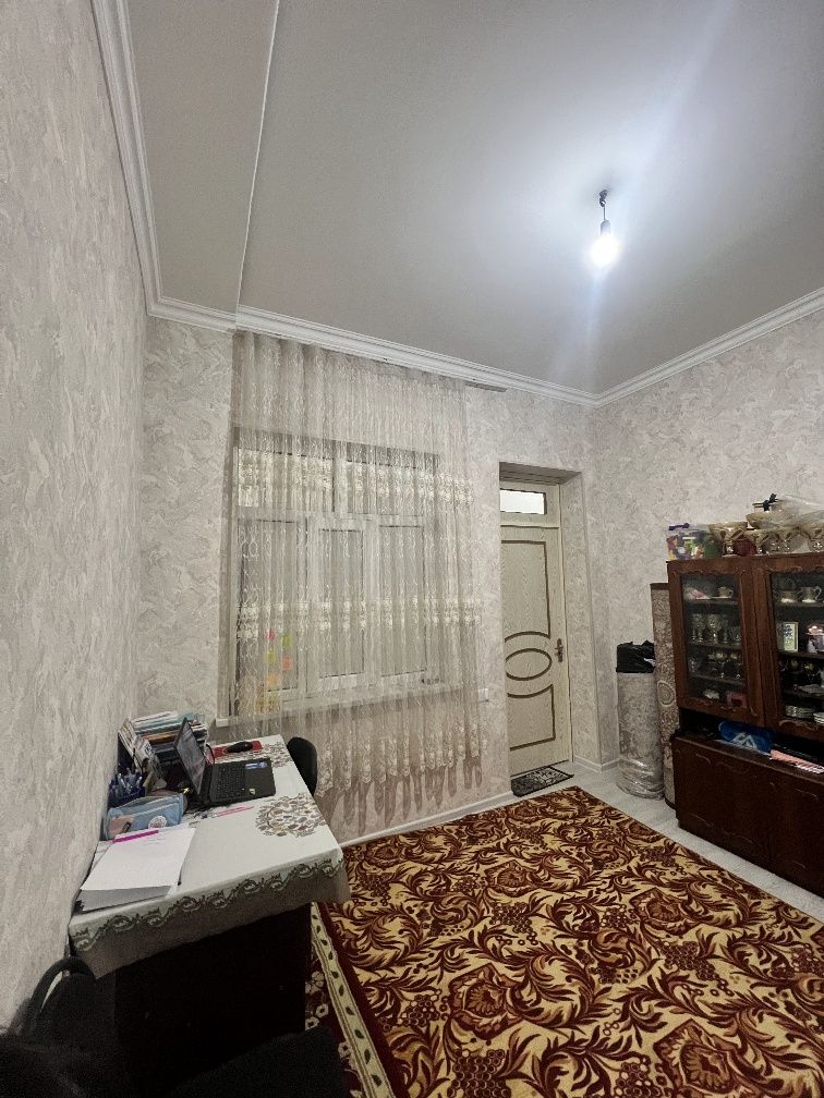 Hovli sotiladi 3 sotix 5 xona