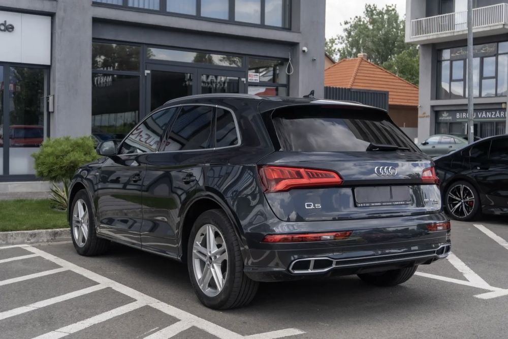 Vand Audi Q5 55 TFSIe PHEV Quattro- 2 variante de achizitie