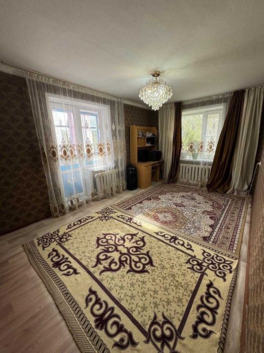 Продам 5-ти комнатную квартиру у/п по пр Металлургов 2 мкр