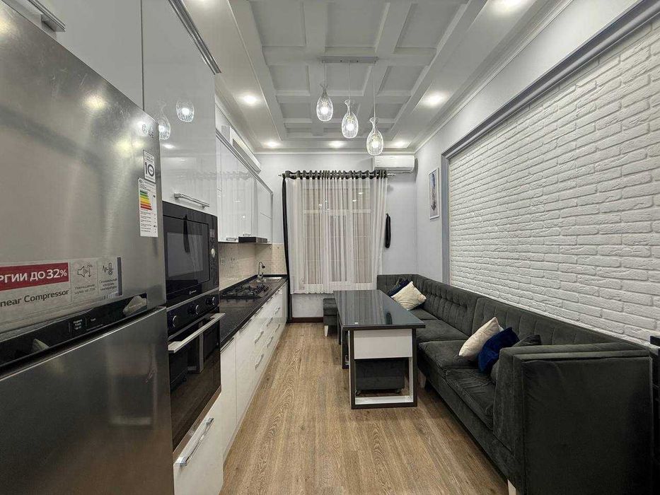 Аренда Евро Дом Центр Конституция Ор-р 
4 -х комнатный дом. 3 сотки