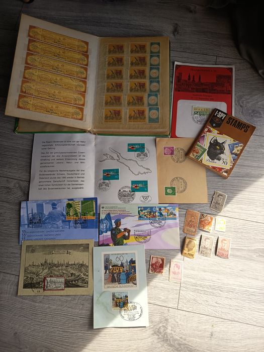 Lot de timbre,clasor,album etc