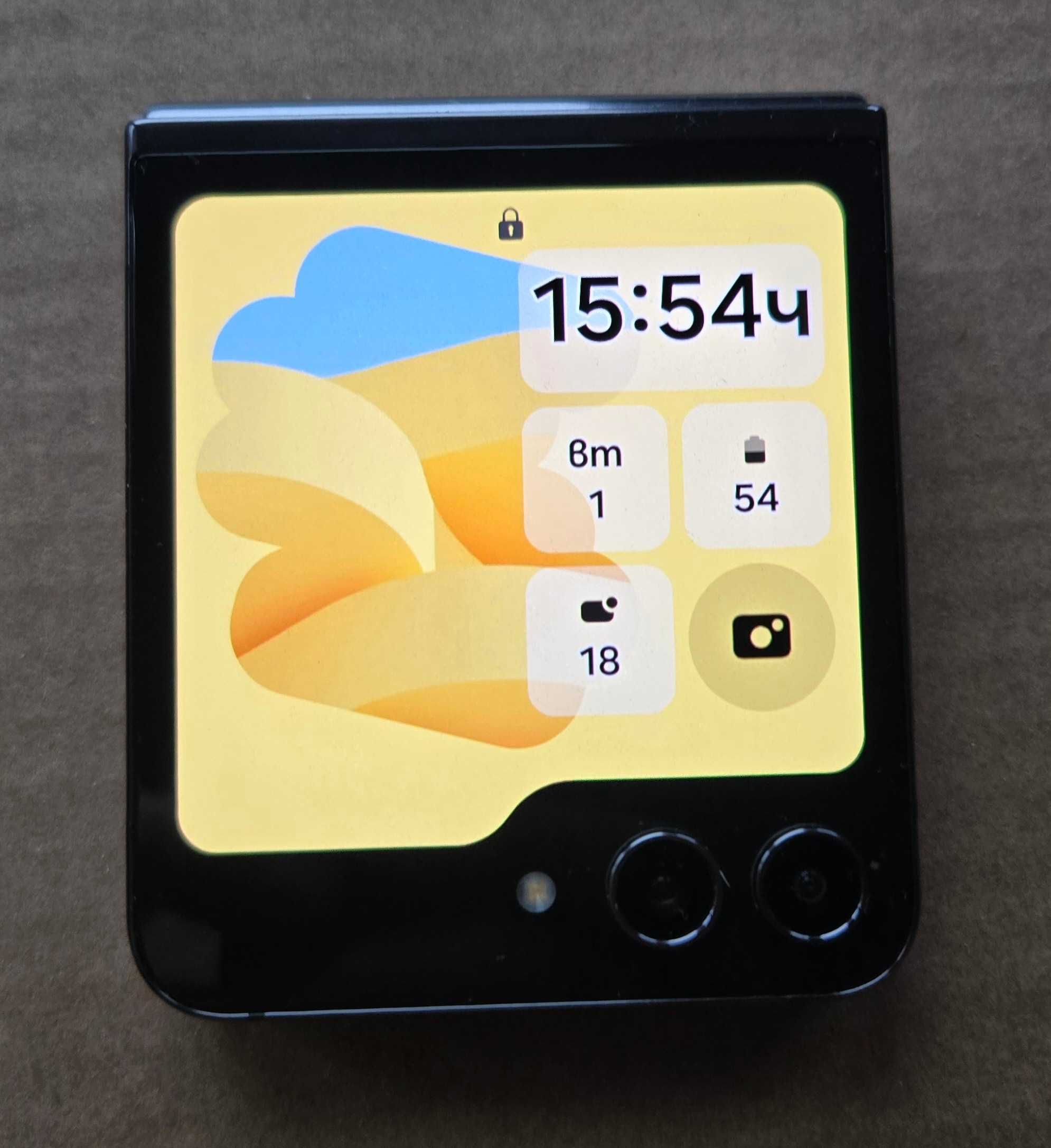 Samsung Galaxy Z FLIP 5 256 GB Black-остатъчна гаранция и калъф