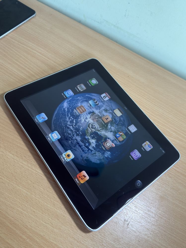 iPad 1st gen 16gb добро състояние