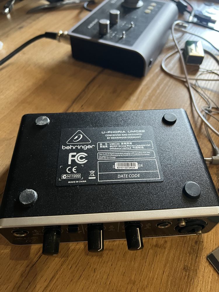 Звуковая карта Zvukavoy karta audio karta Behringer umc22