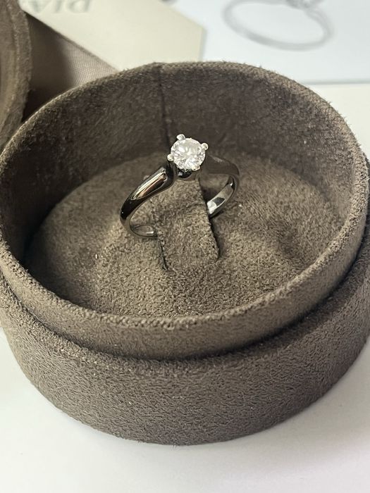 Златен пръстен 14 карата с диамант GIA