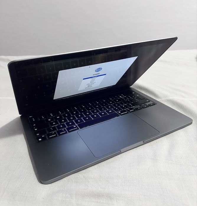 Macbook Pro 13 - Procesor M1, 16GB RAM, 256GB SSD, Touchbar