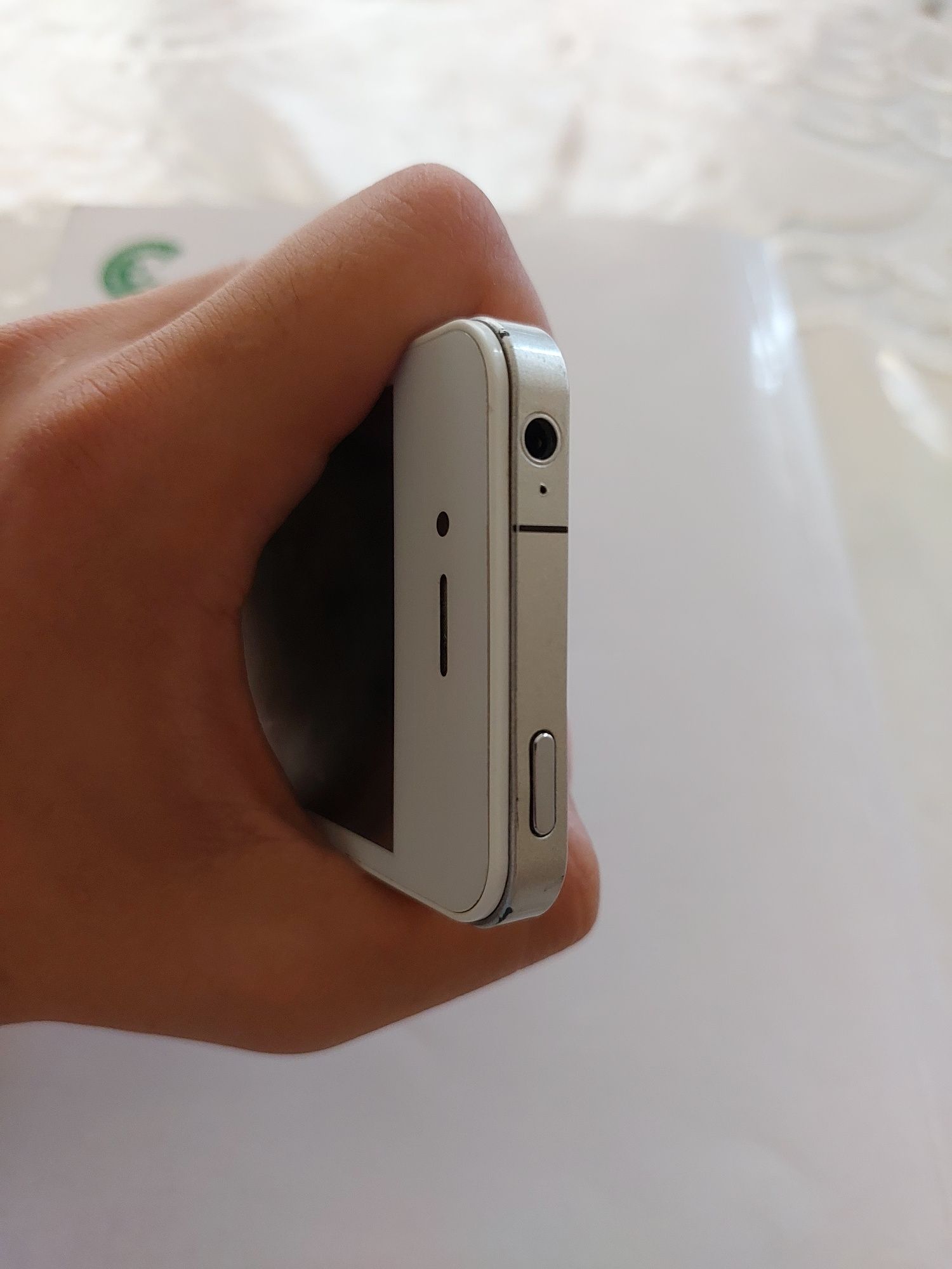 Iphone 4S sotiladi