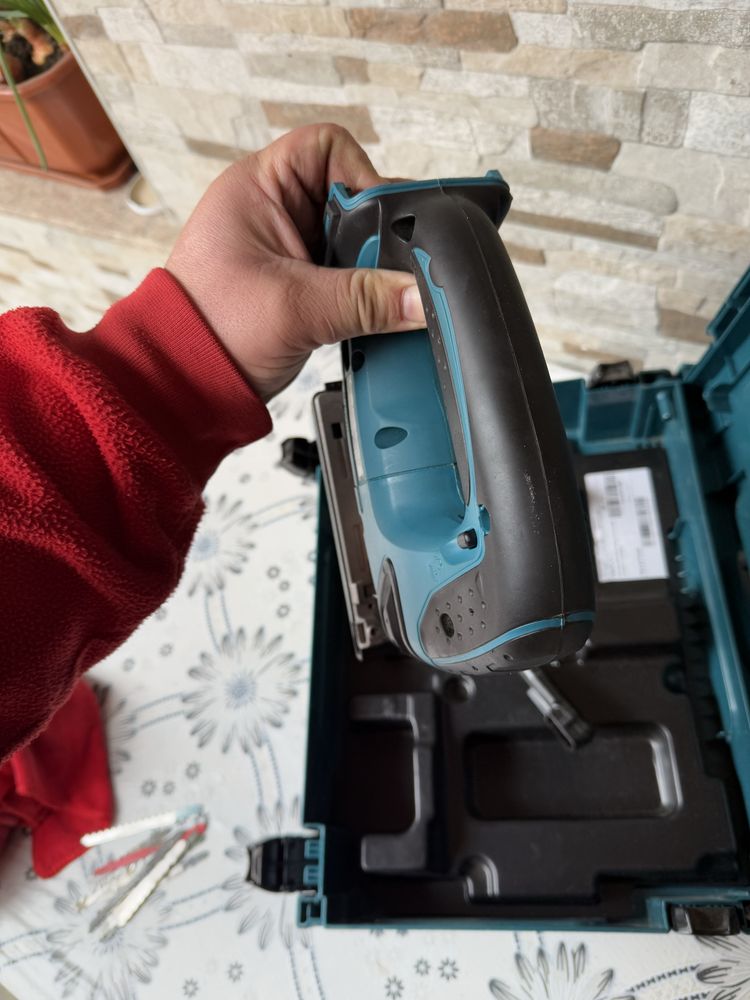 Акумулаторен прободен трион MAKITA DJV180