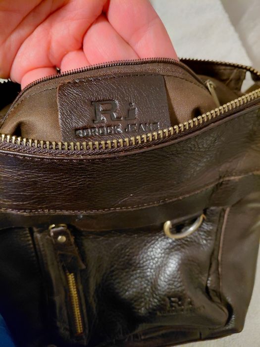 Borsello/geanta noua, barbateasca, maro din piele