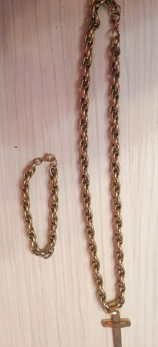 Lanț cu medalion și brățară