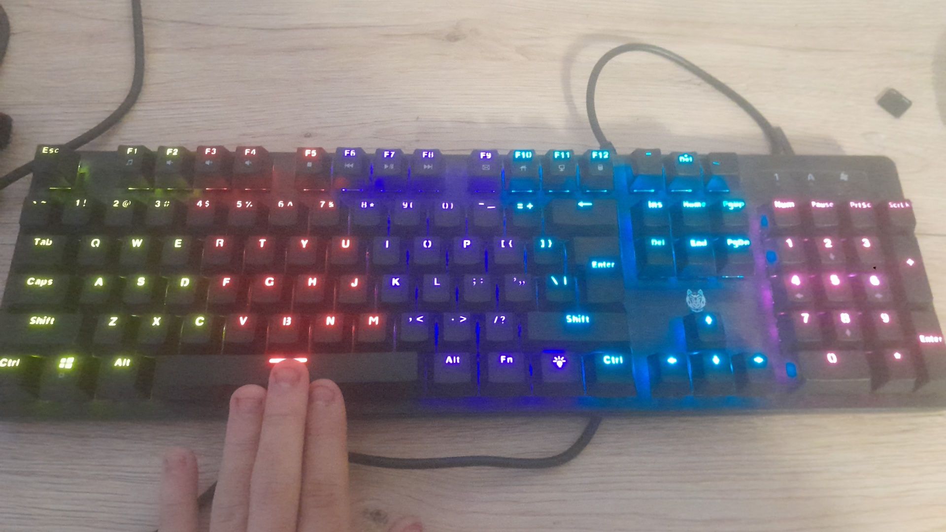 Vand tastatura gaming rgb si mouse office