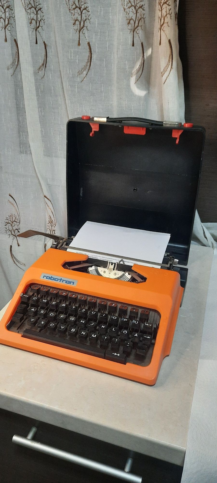 Mașină de scris Robotron
