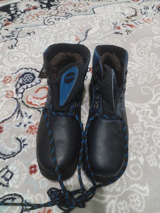 Продам спец. обувь зимние