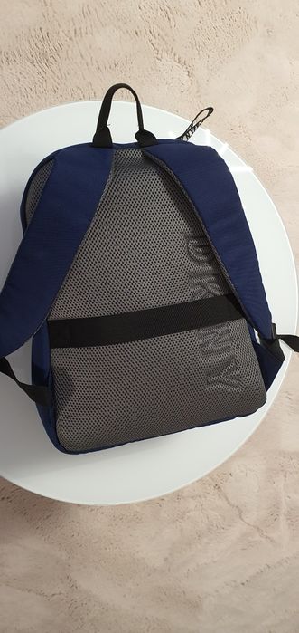 Rucsac DKNY original, nou.