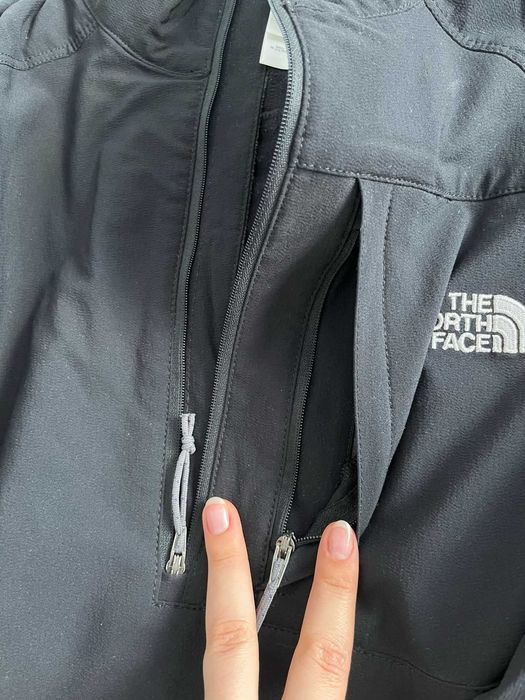 The North Face windbreaker negru