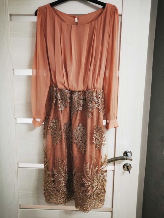 Rochie cu voal fin și broderie manuala