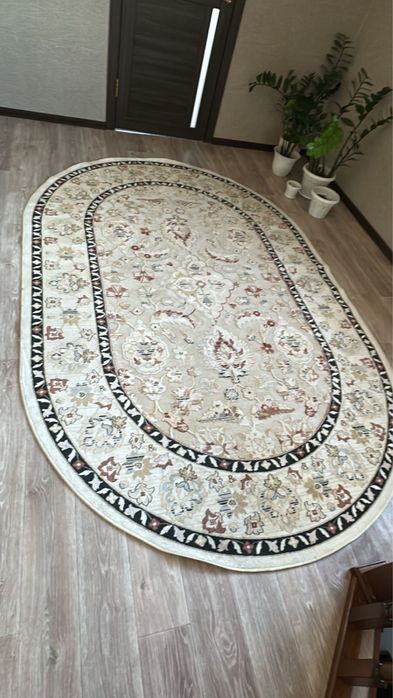 Ковер шелк молочный цвет размер 2х3 30000т