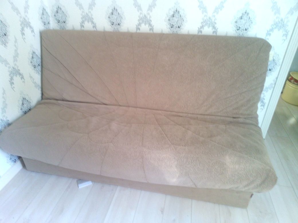 Срочно продается диван
