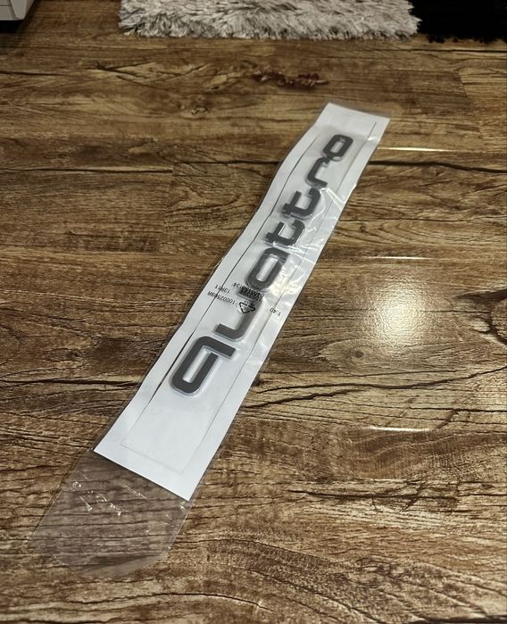 Ornament Emblema Quattro pentru grila RS Fagure