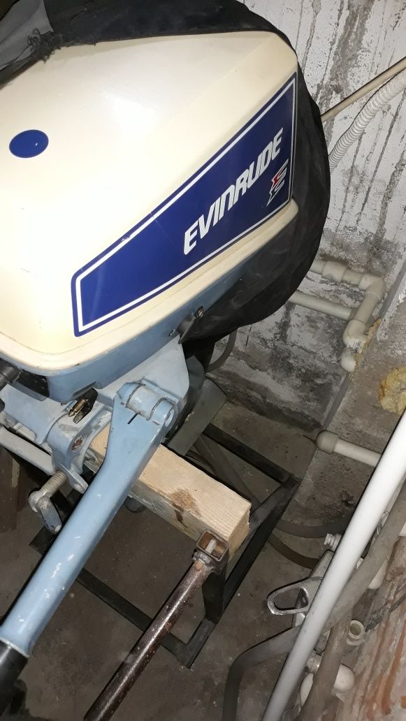 Motor Evinrude. 8 cp