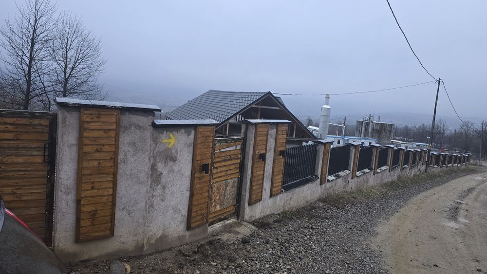 Casă / Cabană în Văsiești Moinești – Zonă foarte liniștită, teren 800