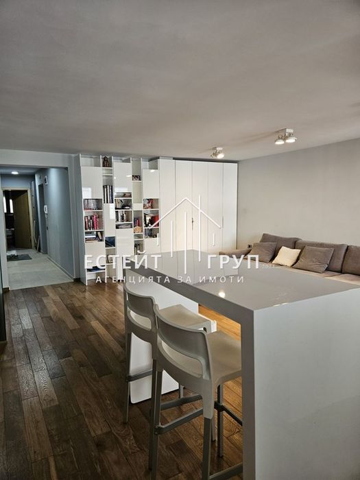 Продава се Двустаен апартамент в Варна, Център - 95 кв.м за 2053 €/кв.м - Снимка #4
