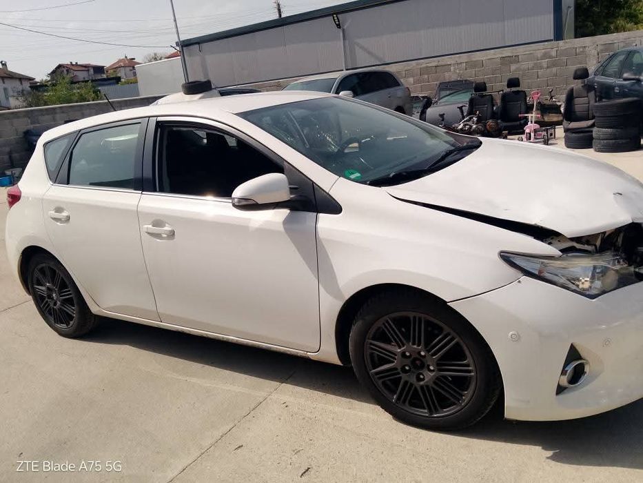 Аурис 2014 2.0 дизел на части