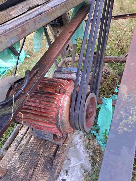 Motor circular trifazic