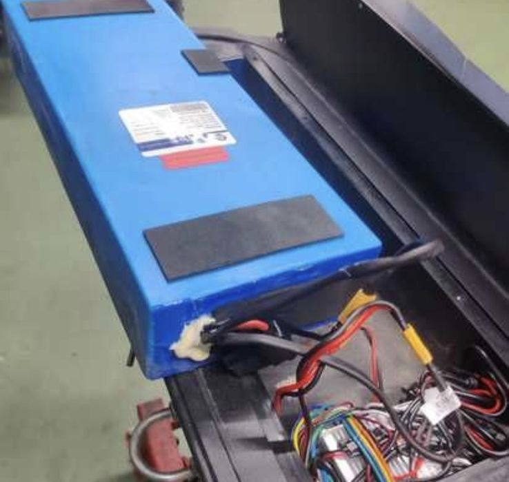 Vând baterie trotineta electrica 36v