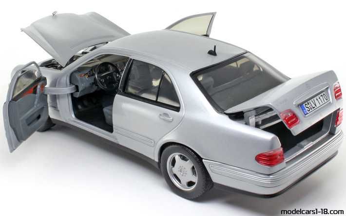Коллекционная модель Mercedes Benz E320 W210 1:18 масштаб