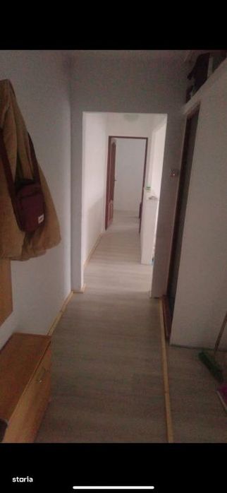 Apartament cu 3 camere  decomandat, et.III din IV, 49 mp , str Ozana,