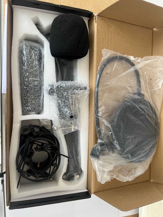 Microfon Profesional de Studio Condenser, Stand si Accesorii incluse