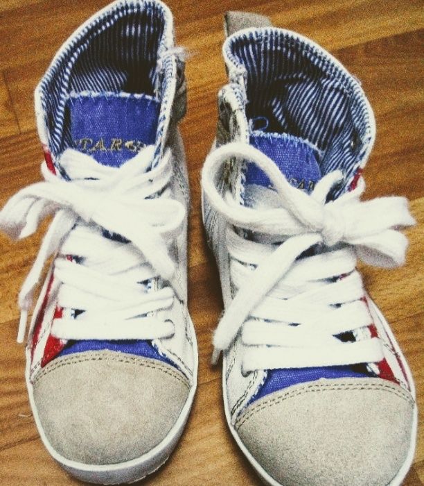 гъзарско дънково яке, кецове и тениски