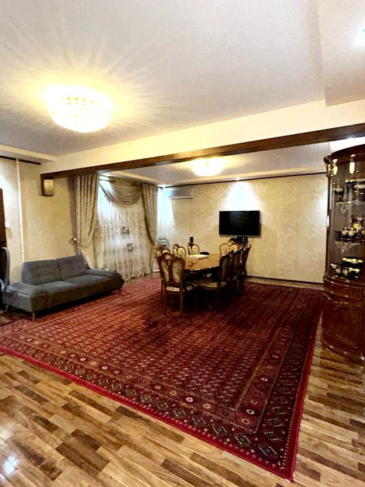 Продаётся квартира 4/1/4 Банковские дом. Мирзо Голиб