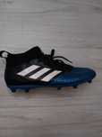 Adidași teren natural fotball