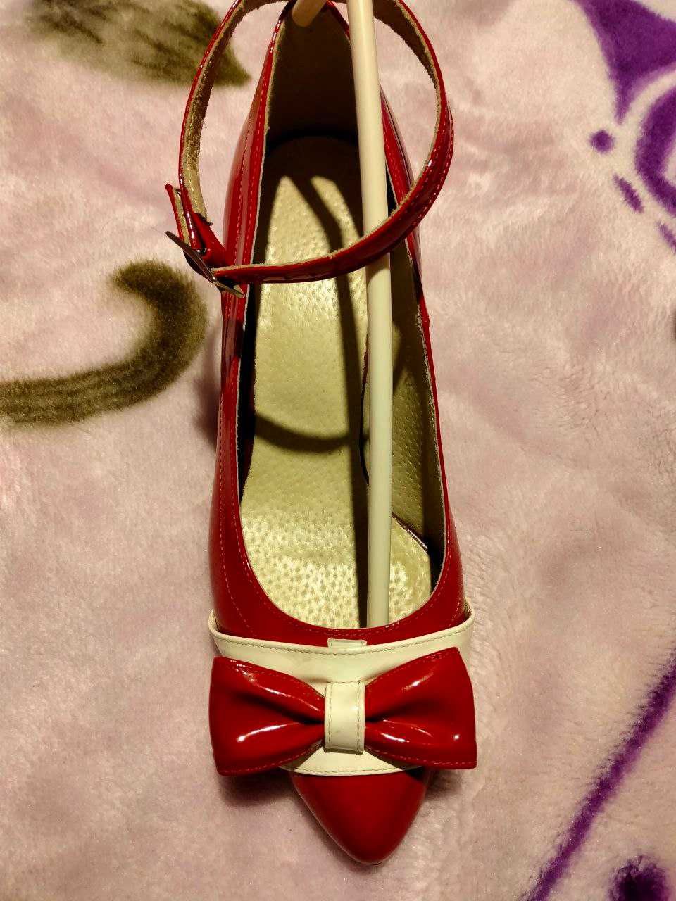 Pantofi stiletto piele naturala rosu cu alb , toc mic , marime 35