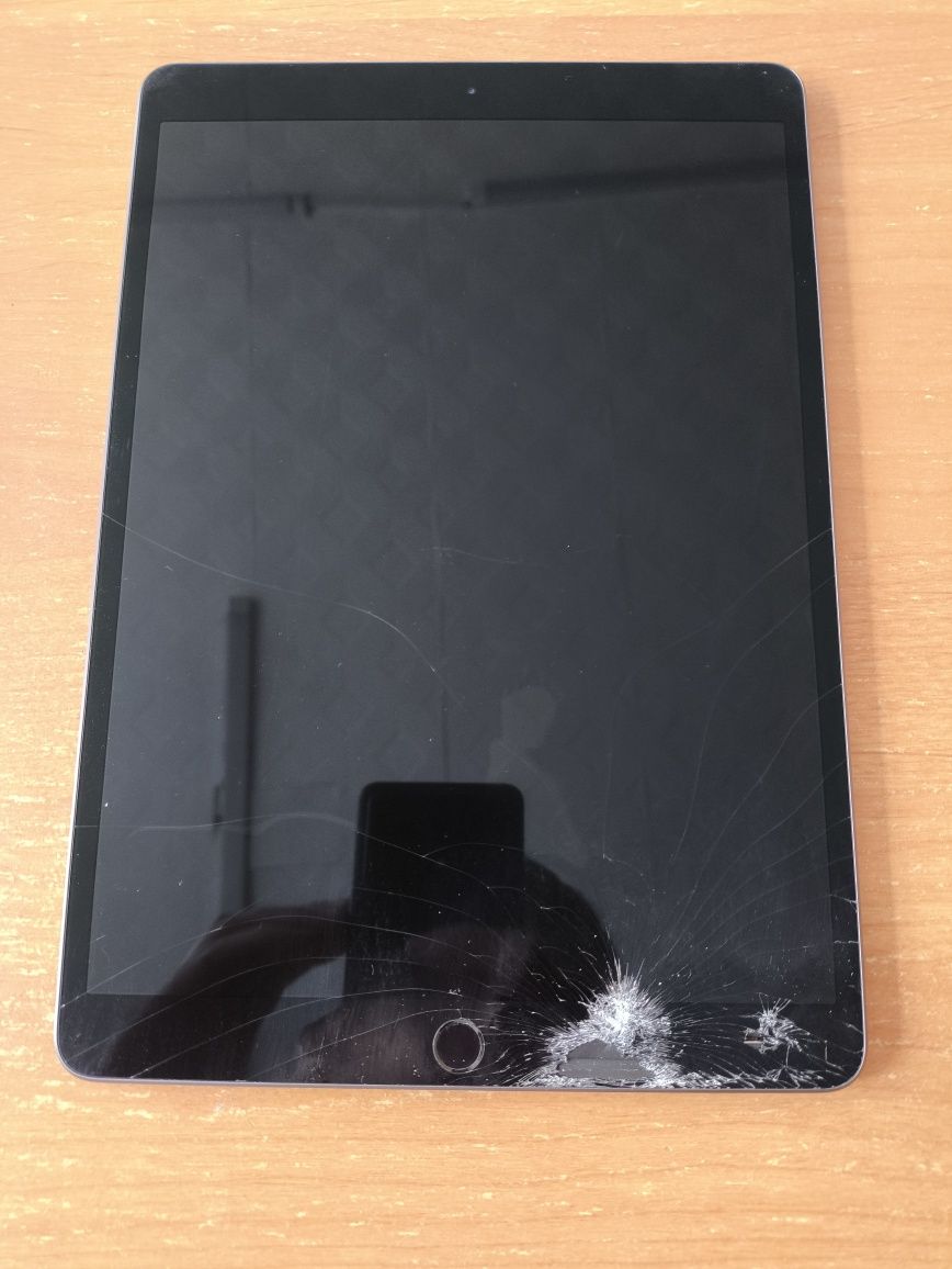 IPad Air A2152, разбит дисплей