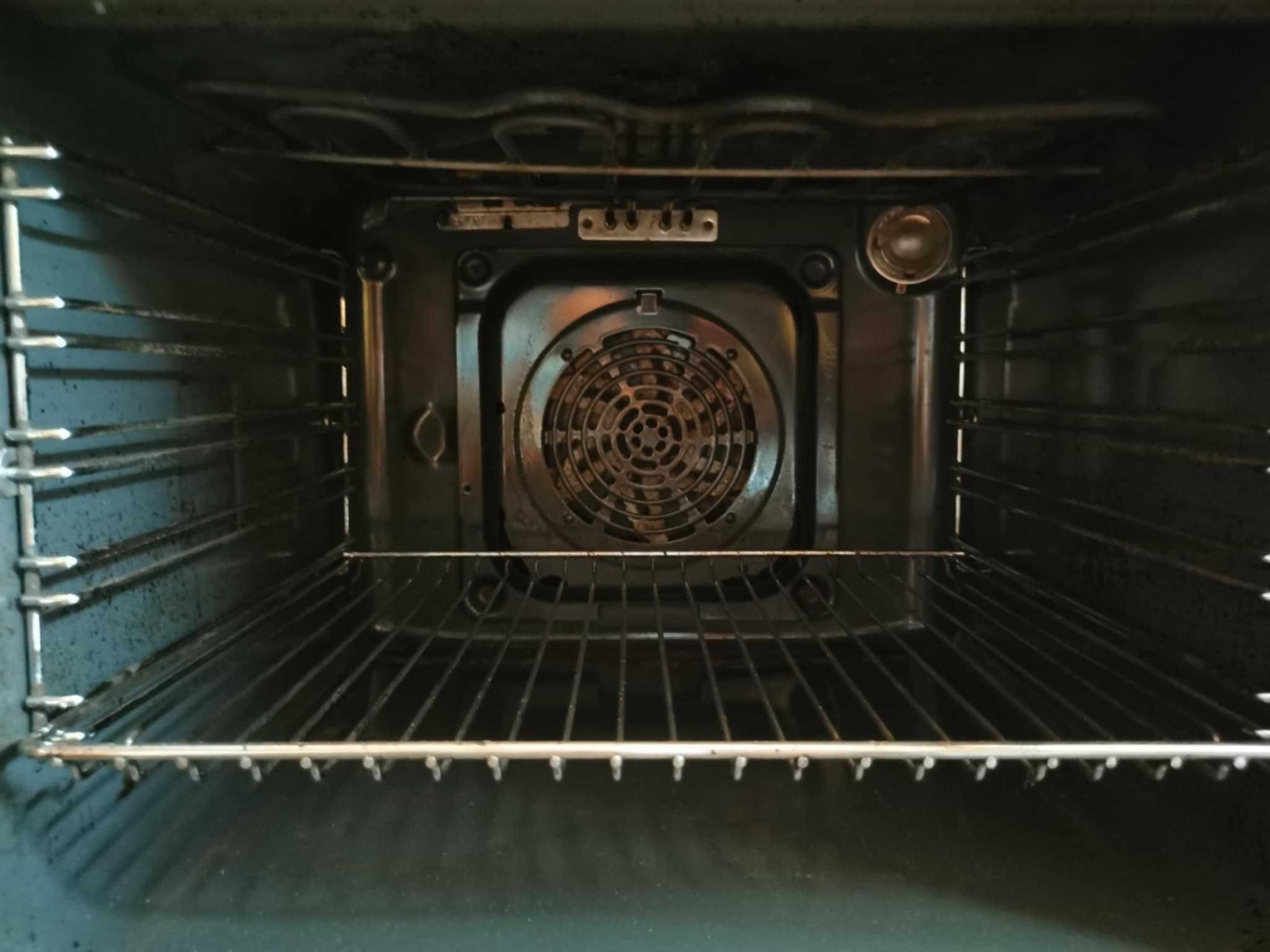 Фурна за вграждане ELECTROLUX с часовник, пуш бутони, Инокс, с 2 тави.