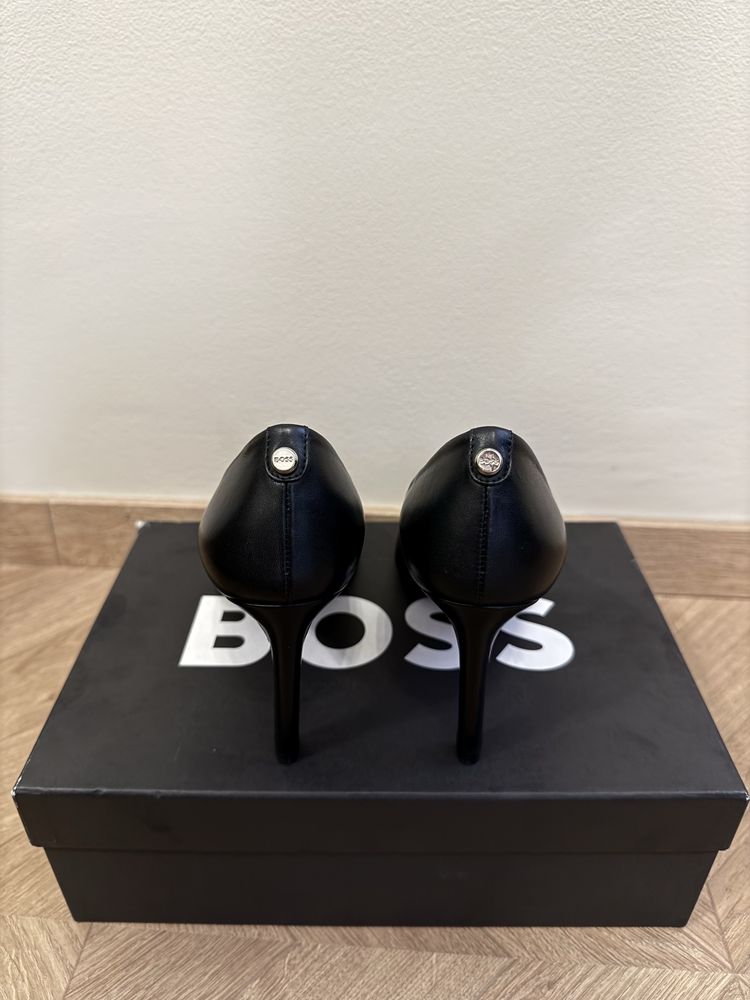 Кожени обувки с тънък ток BOSS Janet